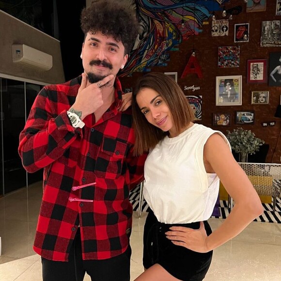 Higor Giuseppe foi o responsável por cortar o cabelo de Anitta neste domingo, 21 de agosto de 2022