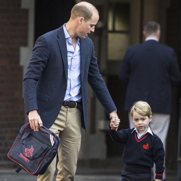 Príncipe William e Kate Middleton pretendem dar uma vida mais 'comum' aos filhos