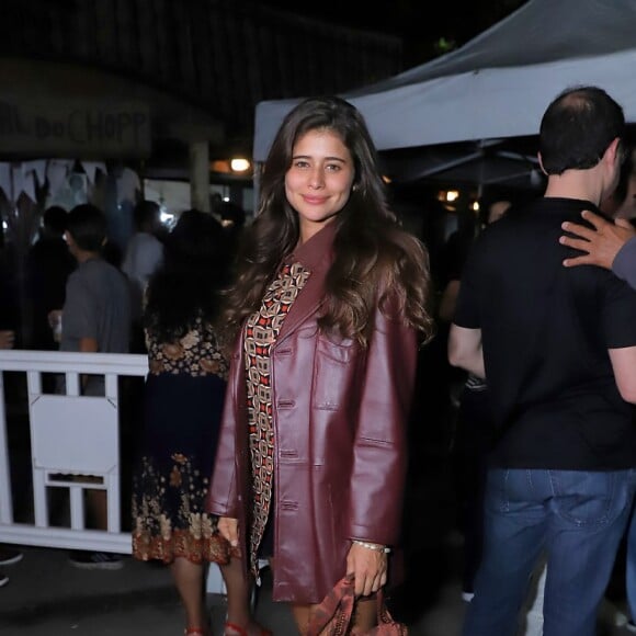 Isadora Cruz, a protagonista da novela 'Mar do Sertão', conferiu o episódio ao lado de seus colegas de elenco