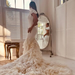 Após se casar com Ben Affleck pela 2ª vez, Jennifer Lopez publica fotos inéditas do seu vestido de noiva 
 