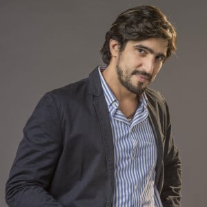 Na novela 'Mar do Sertão', Tertulinho promete amizade eterna para Zé Paulino, que salva sua vida após ataque de cobra