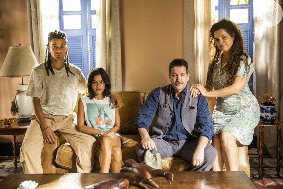 Filha de Tenório e Maria Bruaca, Guta e Marcelo, filho de Zuleica, ficam juntos na novela 'Pantanal'