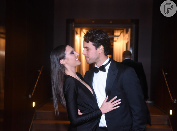 Alexandre Negrão, ex-marido de Marina Ruy Barbosa, estava ao lado de Elisa, sua atual namorada