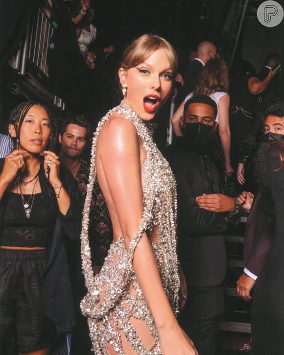 O vestido nu de Taylor Swift é Oscar de La Renta: a peça exclusiva é toda bordada 