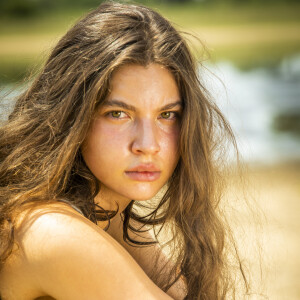 Juma (Alanis Guillen) se transforma em onça e mata Solano (Rafa Sieg), na novela 'Pantanal'