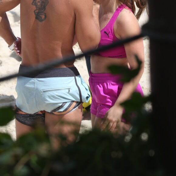 Mais um beijinho! Larissa Manoela e André Luiz Frambach não escondem o quanto estão apaixonados