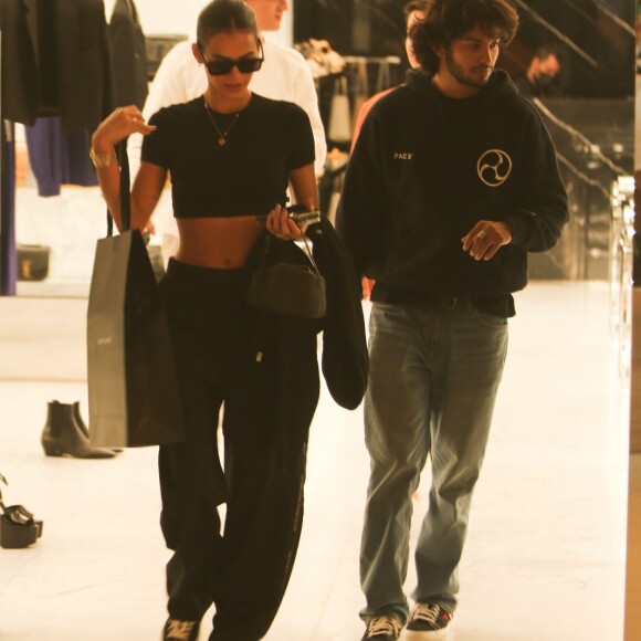 Xolo Maridueña e Bruna Marquezine fizeram diversos passeios no Brasil