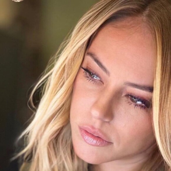 Em 2021, Paolla Oliveira alongou os fios até a cintura