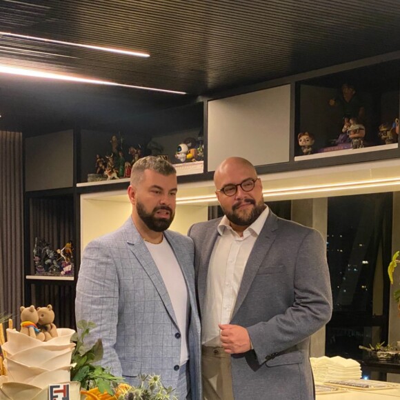Casamento de Tiago Abravanel e Fernando Poli: os looks dos noivos