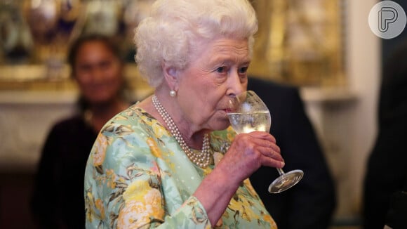 Rainha Elizabeth II: paixão por gin e mais curiosidades extraoficiais da monarca