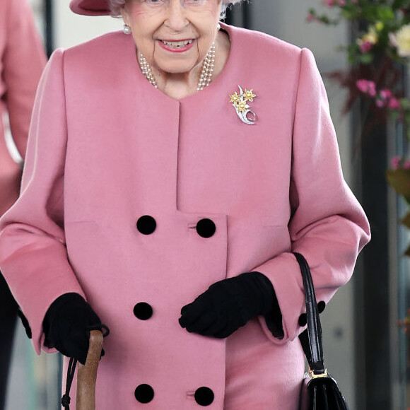 O mistério da bolsa de Rainha Elizabeth II: monarca usa o acessórios para passar recado