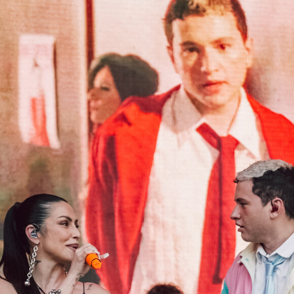 Cleo se emocionou ao falar sobre a mãe em seu show