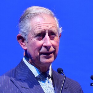 O príncipe Charles III é agora o Rei Charles
