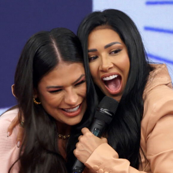 Simone e Simaria chegaram a posar juntas no aniversário de Pawel