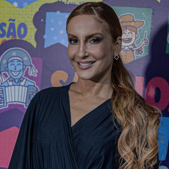 Claudia Leitte publicou vídeo de abajur com formato de arma e gerou polêmicas