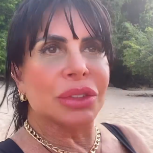 Gretchen: 'Agora, gente, vamos falar uma coisa séria, mas, assim, muito séria: essa história do meu umbigo cansou, não tem nem graça mais'