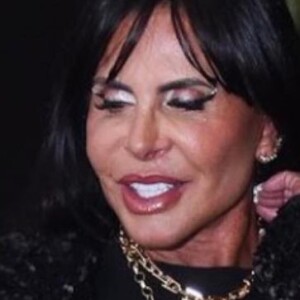 Gretchen recebeu inúmeros comentários sobre o umbigo e, mais uma vez, fez questão de rebatê-los em sua rede social