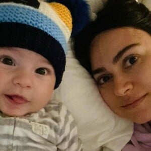 Thaila Ayala mostrou o emocionado reencontro com o filho após 4 dias longe