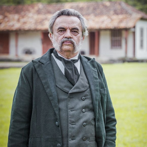 José Dumont teria se aproveitado do prestígio e reconhecimento como ator para atrair a atenção do adolescente de 12 anos