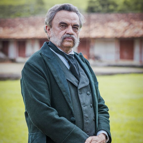 José Dumont estava contratado pela Globo e com trabalho previsto em novela 