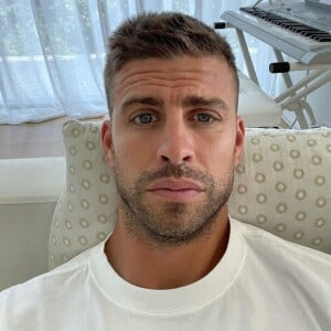 Gerard Piqué traiu Shakira com a modelo Bar Refali. A informação é do paparazzo Jordi Martin