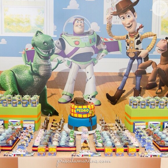 O tema da festa de 4 anos de Pedro, filho mais velho de Juliana Paes, foi do filme 'Toy story'