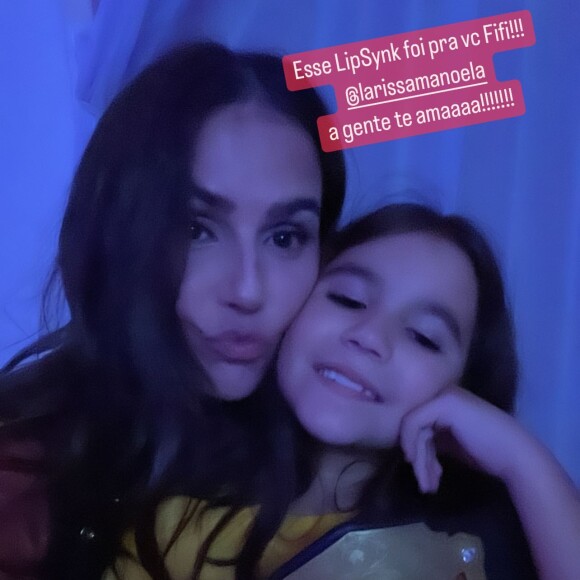 Deborah Secco venceu a batalha e comemorou ao lado da filha, Maria Flor