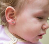 Entenda técnica do furo de orelha humanizado no bebê