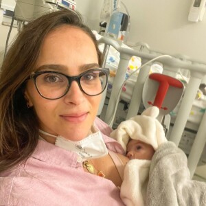 Maria Guilhermina, filha de Juliano Cazarré e Letícia Bastos, nasceu com uma condição que afeta 1 a cada 10 mil bebês