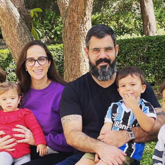 Juliano Cazarré e Letícia Bastos são pais de mais quatro filhos