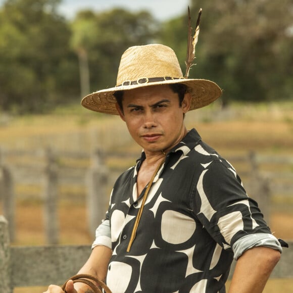 Fim da novela 'Pantanal': Zaquieu (Silvero Pereira) assume assassinato de Tenório (Murilo Benício) a José Leôncio (Marcos Palmeira)