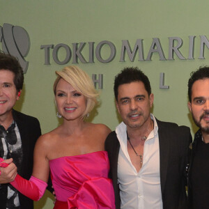 Eliana posou com Daniel e a dupla Zezé Di Camargo e Luciano