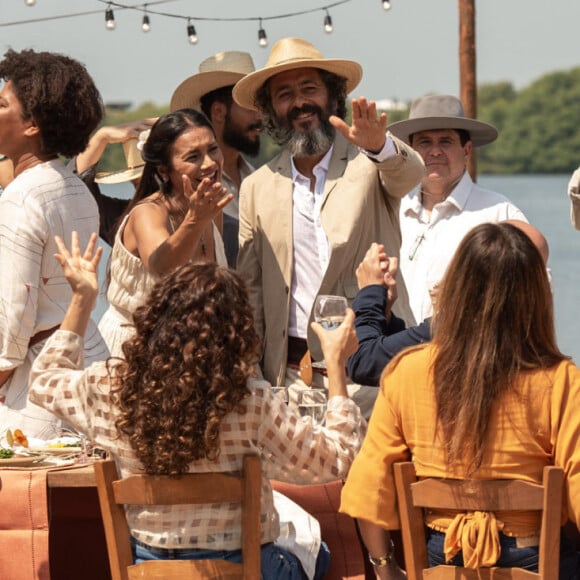 Último capítulo da novela 'Pantanal' tem festa de casamento de José Leôncio (Marcos Palmeira) e dois de seus três filhos