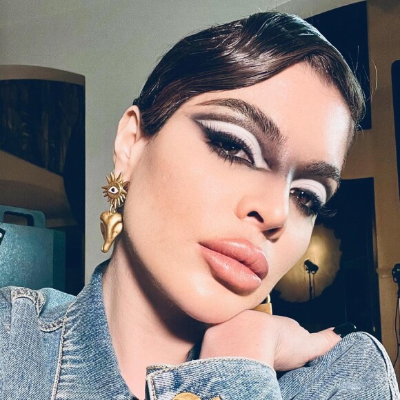 "Para mim, é irrelevante. A maioria dos meus looks traz um contexto por trás, então, independente do que falam, eu sei o que ele representa para mim", declarou Gkay