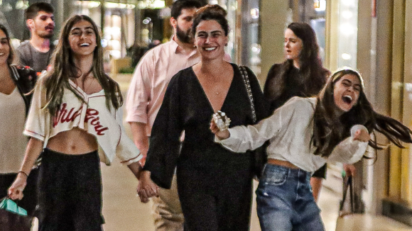 Filhas gêmeas de Giovanna Antonelli esbanjam carisma e fazem dancinha para paparazzo em rara aparição. Fotos!