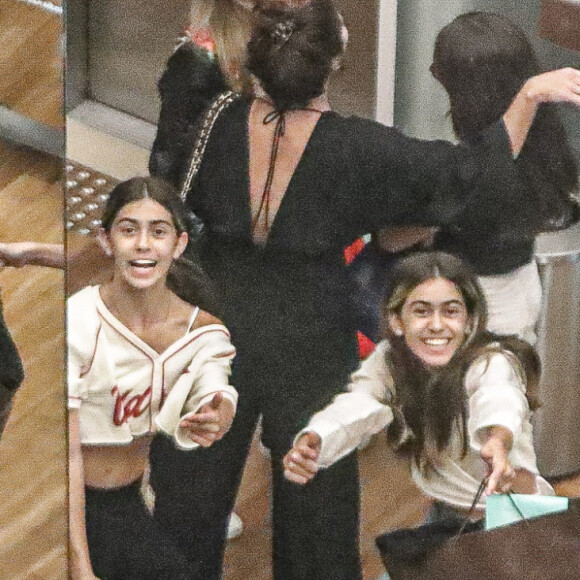 Filhas de Giovanna Antonelli, Antônia e Sofia, fizeram dancinha para o paparazzo