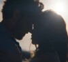 Ari (Chay Suede) e Brisa (Lucy Alves) trocaram beijos e fizeram sexo na água na novela 'Travessia'