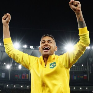 Neymar pediu que outros famosos também apoiem Bolsonaro