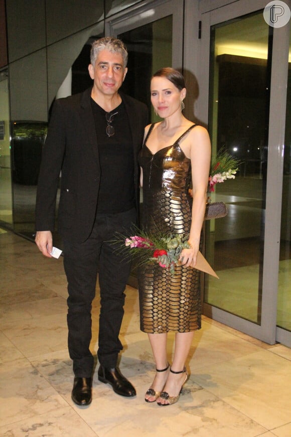 Letícia Colin teve a companhia do marido, Michel Melamed na festa de lançamento da novela 'Todas as Flores'
