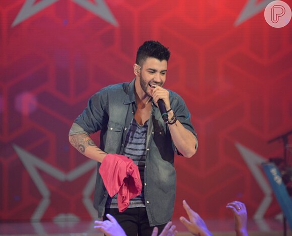 O cantor sertanejo Gusttavo Lima Fez sucesso com o público com suas danças sensuais, no programa 'Sai do Chão', apresentado por Alexandre Pires