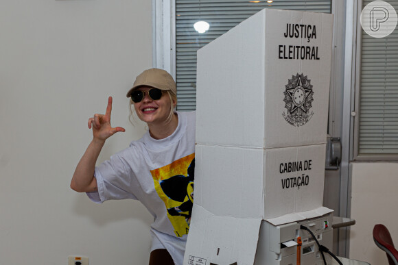 Luisa Sonza também não escondeu preferência por Lula ao votar nas eleições 2022