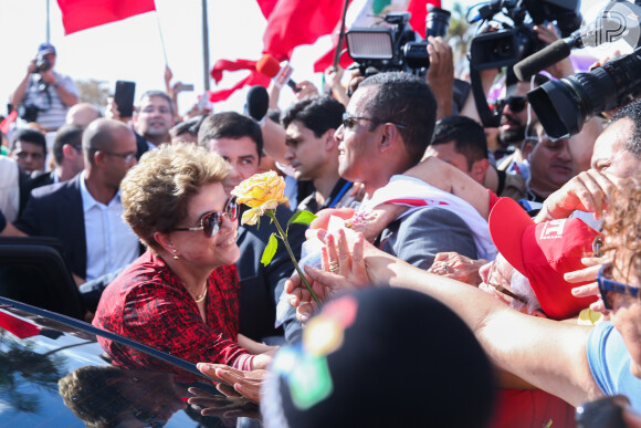 Roupa de Dilma Rousseff em vitória de Lula havia aparecido no dia que ela saiu do Palácio da Alvorada em 2016