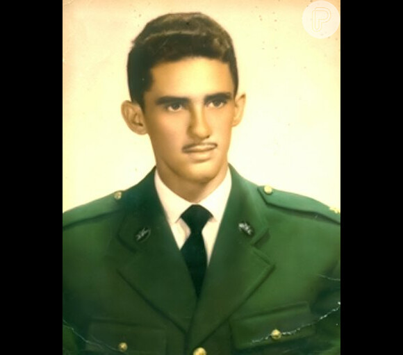 Em 1955 Renato Aragão se tornou oficial do exército