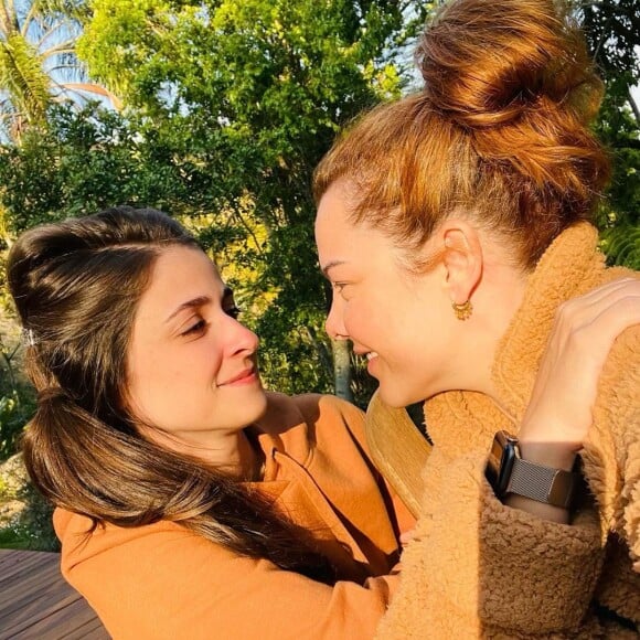 Fernanda Souza e Eduarda Porto revelaram o namoro ao público em abril deste ano