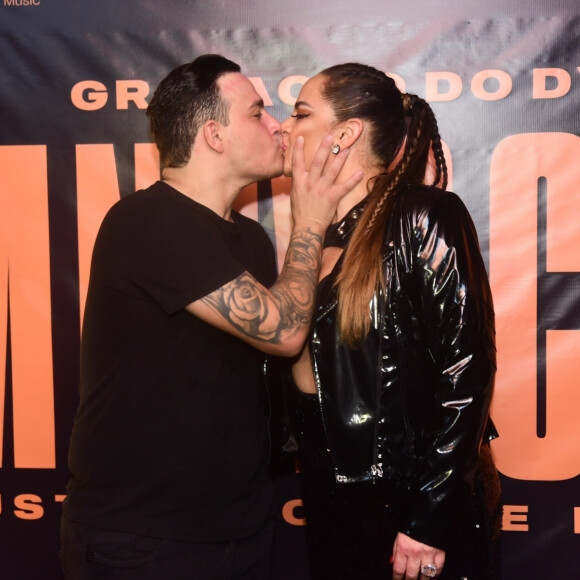 Silvia Abravanel e o cantor sertanejo Gustavo Moura se conheceram através do Instagram