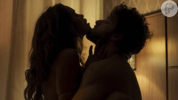 Ari (Chay Suede) e Brisa (Lucy Alves) vão fazer sexo na novela 'Travessia' no capítulo de 7 de novembro de 2022