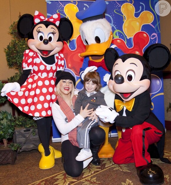 Em 2011, numa visita à Disney com o filho Max, Christina Aguilera conseguiu a foto com Mickey