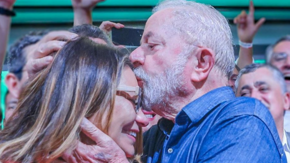 Futura primeira-dama, Janja revela detalhes inéditos da intimidade com Lula e rebate machismos do marido