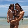 Alessandra Ambrosio curte férias em família em Florianópolis