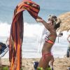 Giovanna Ewbank exibe barriga chapada em praia do arquipélago de Fernando de Noronha